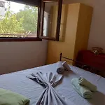 Christos House, New * Vrasná